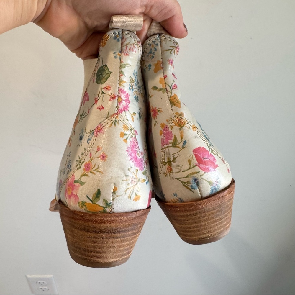 Free People Beau Western Chelsea Boot in Ivory Floral Leather Size 39.5 NWOT - Picture 5 of 10